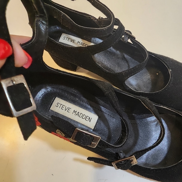 Steve Madden Hedley Black Suede Block Heels with Embroide Red Roses 7.5 - Picture 5 of 15
